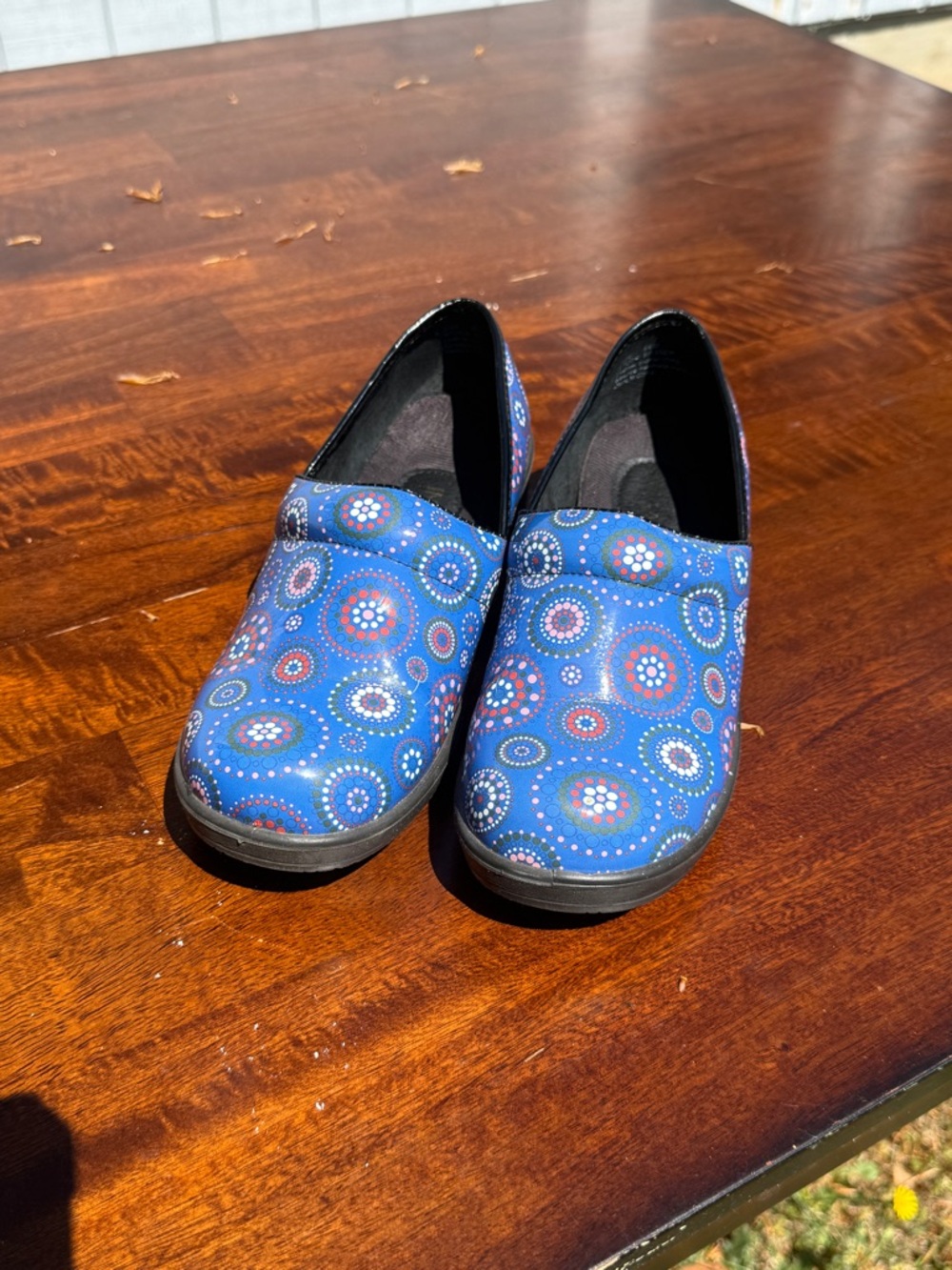 Ingaro Ladies 8.5 Blue Flowered  Clogs